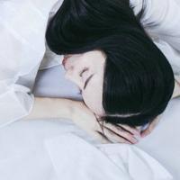 Gone 尊前拟把归期说，未语