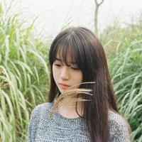 女 重叠泪痕缄锦字，人生