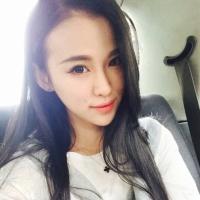 女 回忆里有一条路，始终