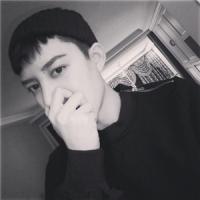 - 要有多坚强，才敢念念