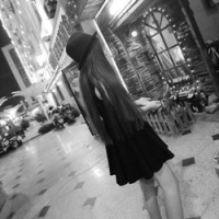 cute _> >