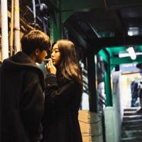 拥抱和外套都属于你 你敷衍的借口总是那么