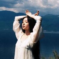 不思量，自难忘。 不发奋拿什么向抛弃你