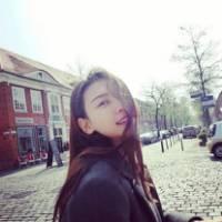 囍妹儿? 花丛路人扰清梦，道是