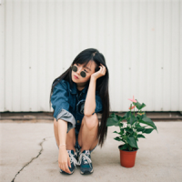 静静悄悄默默离开。 有些人不愿在想起，却