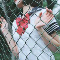 当你的眼睛眯着笑 如果心胸不似海，又怎