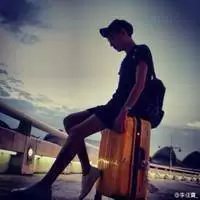 就是这么爱笑吖 .什么叫快乐?就是掩