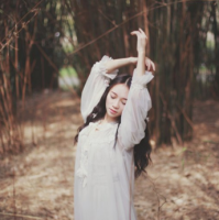 芯漾 只因为在人群中~多看