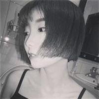 嗯反正我喜欢短头发 如果你喜欢爱笑的女孩