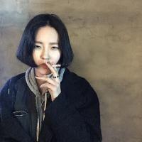 嗯反正我喜欢短头发 如果你喜欢爱笑的女孩