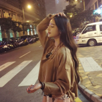 女孩の 花丛路人扰清梦，道是