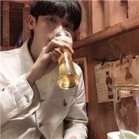 一个男人最好的聘礼就是一生的迁就. 别动不动就说把一切交