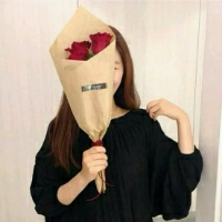 原谅我只爱手捧花 我已忘记了全世界，因