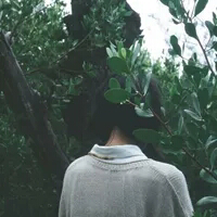 我能认出你的背影不管多远 我曾知道，你的好，你