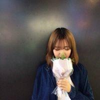 现在你的眼眸在为谁而发光 女生不会很主动，除非