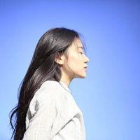 阿瑾：跟着风行走把孤独当自由 你曾经是我的边疆 抵