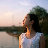 阿绿 就让光芒折射泪湿的瞳