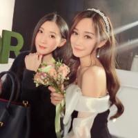 唱断记忆的来路游离在言语外置身在画面中 勾起嘴角，浅浅微笑;