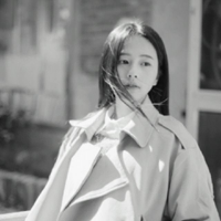 女孩の 如今我们所有的遗憾和