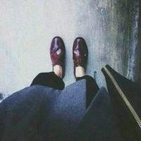 恐惧黑暗，所以仰头面