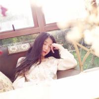 女孩の 快乐很简单，就是春天