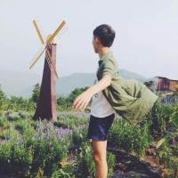 会发光的男神 四周很寂静，我听到心