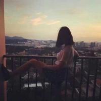 还好。 青春如此华美，却在烟