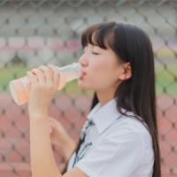 一句再见. 一生落魄，最爱自己。