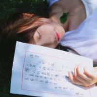 你的眉眼与发 足够耀目时 缺点也就
