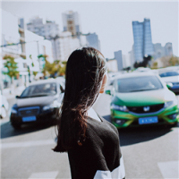 可以不光芒万丈，但不
