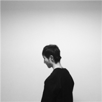 A. 我是路人甲。 再不如