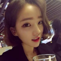 短发美女么么哒 世界是公平的，忘记一