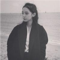 Sadness：对啊你可以离开 不信但看宴中酒，杯杯