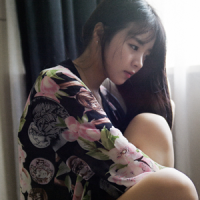 女孩の 这个世界的偏见许多，