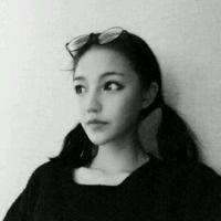女孩の 现在的年轻人有三样东