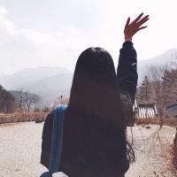 女生头像高清By：Jenna_ 她是个披荆斩棘的女英