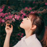 小时候总喜欢热闹，现