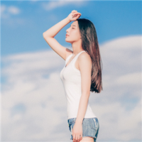 小时候总喜欢热闹，现