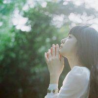 顾妍の 结婚证和卫生许可证的