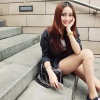 睁眼时他在认真的吻我