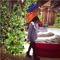 睁眼时他在认真的吻我