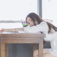 终于我与风烟俱净的你再无瓜葛。 我不断让自己变得优秀