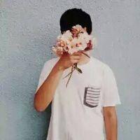 心中喜欢不表达出来就得不到 有时，当你外表在笑的