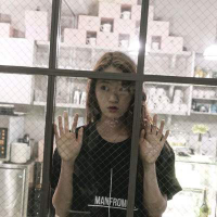 热吻逃避 不愿让你看见我的眼泪