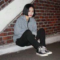 短发 看着闺蜜系着围裙给我