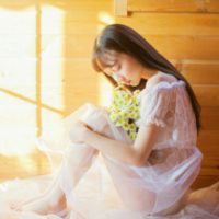 蹙眉 亲爱的。我会一直牵着
