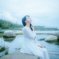 蹙眉 天冷了，你要照顾好自