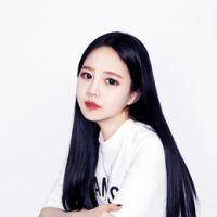 若无人伴你，愿你成自己的太阳。 和心爱的人，两个孩子