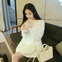 若无人伴你，愿你成自己的太阳。 和心爱的人，两个孩子