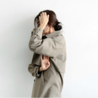 性格无趣，人缘紧张。